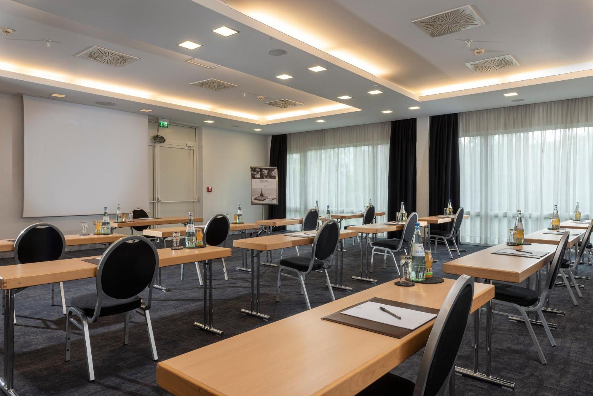 Mercure Hotel Duesseldorf Sued Exterior photo